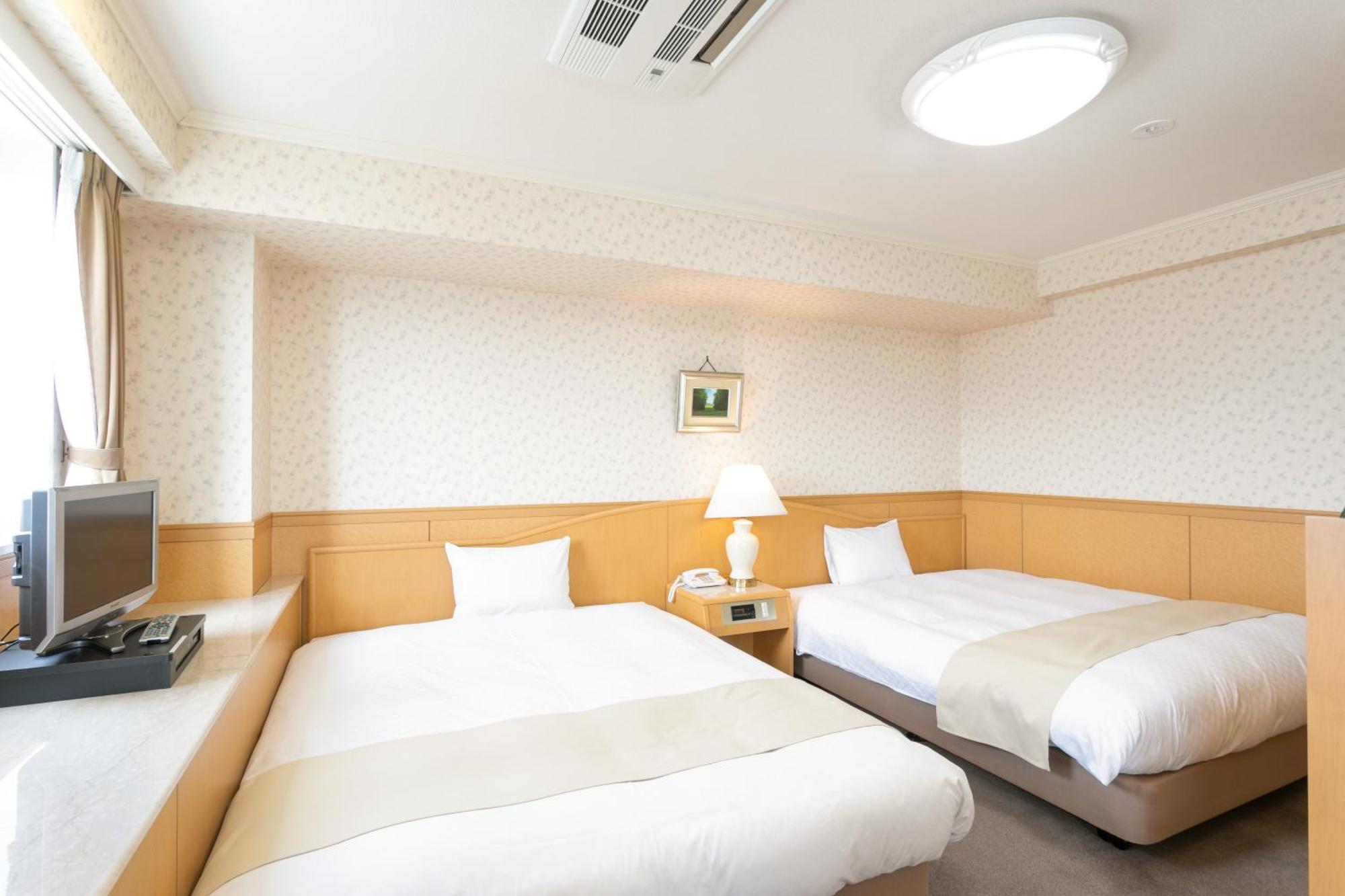 Hotel Montagne Matsumoto Bagian luar foto